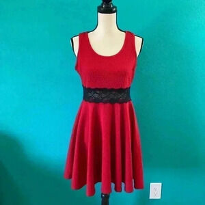 ⭐️ Wild daisy red dress with black lace waist details
